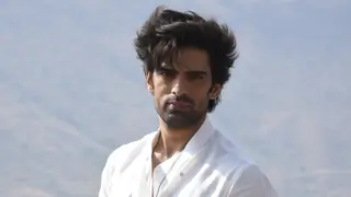 Mohit Malik Takes an Hour to Slip in His New Look in Kullfi Kumarr Bajewala! Thumbnail