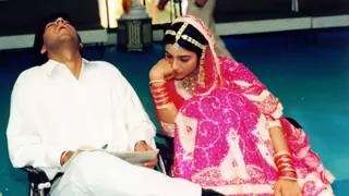 Ajay Devgn trolls her De De Pyaar De co-star Tabu with a throwback pic and it’s hilarious! Thumbnail