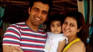 Sachin Shroff  & Juhi Parmar Keep Their Differences Aside; Play Perfect Parents at a Recent Screening! Thumbnail