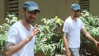 Actor Imran Khan is unrecognizable in this picture; fans are shocked by his weak and unwell look! thumbnail