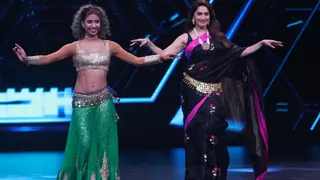 Madhuri Dixit Performs Belly Dance in a Saree; Ticks off An Item From Her Bucket List! Thumbnail