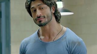 Vidyut Jammwal who was accused of smashing a bottle on a Juhu resident’s head has been given a clean chit from the assault case! Thumbnail