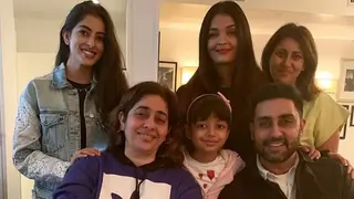 Aishwarya Rai Bachchan, Abhishek Bachchan, Aaradhya and Navya pose for a perfect family picture Thumbnail