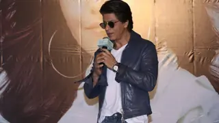 Shah Rukh Khan mocks himself for the failure of his previous films!