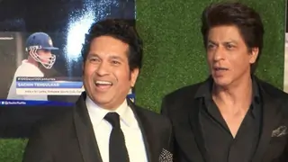 Sachin Tendulkar schools Shah Rukh Khan to wear a helmet over a fun Twitter banter! See Tweets Thumbnail