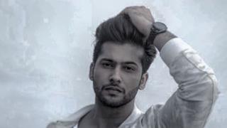 What! Namish Taneja nearly escapes death from lightning! Thumbnail