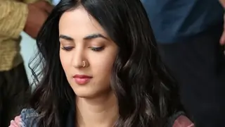 Sonal Chauhan reveals how actresses are used as a Prop, a Glam quotient to lighten the mood and on being Typecast Thumbnail