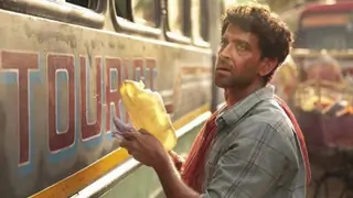 Hrithik Roshan is impressed with the Super 30 students; Shares a BTS Video Thumbnail