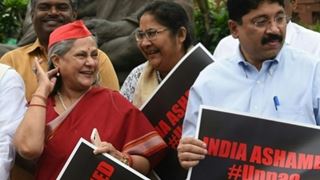 Jaya Bachchan Slammed for Laughing during protest of Justice For Unnao Rape Survivor!