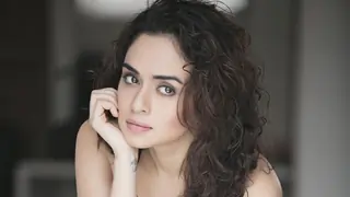 Khatron Ke Khiladi 10: Amruta Khanvilkar aborts the task as she refuses to put hot wax on herself Thumbnail