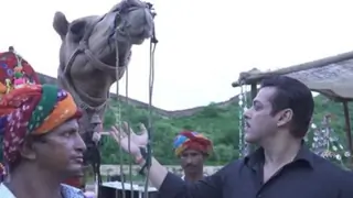 Video: Salman Khan meets Sultan in Rajasthan! Thumbnail
