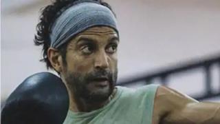 Video: Farhan Akhtar shares Dynamic Countdown for Toofan! Thumbnail