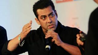 Salman Khan Rages Fire on his team; Orders to find the mole who leaked photos!
