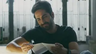 Ayushmann Khurrana’s fan gate-crashes Andhadhun success party! Thumbnail