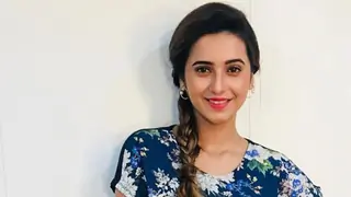 Bigg Boss Marathi 2: Shivani talks about her experience of visiting late Lakshmikant Berde. Thumbnail