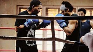 Farhan Akhtar to play a Boxer in Toofan; Hails Coach Darrell Foster, calls him the Best! Thumbnail