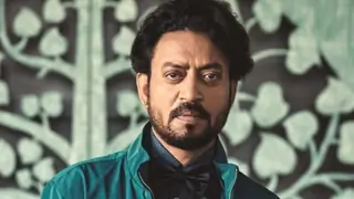 Irrfan Khan returns home; but why was he sitting in a Wheelchair at Airport? Thumbnail