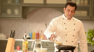 Chef Salman Khan Gives a ‘Tedha Tadka’ to The New Bigg Boss Season!