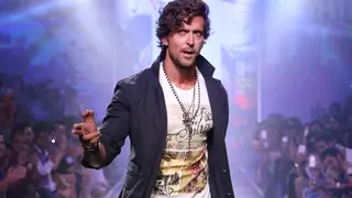 Kaabil director Sanjay Gupta Reveals Hrithik Roshan is from another planet! Thumbnail