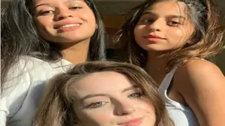 Suhana Khan poses with new BFFs from New York University Thumbnail