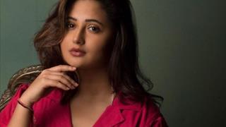 Rashami Desai Gets Trolled For BackBitting Sidharth Shukla in the BB13 house!  Thumbnail