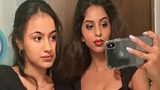 Suhana Khan ooze glamour in this mirror selfie from NYU