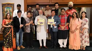  PM Shri Narendra Modi Launches Taarak Mehta Ka Ooltah Chashmah’s Coffee Table Book On Swachh Bharat Abhiyan Thumbnail