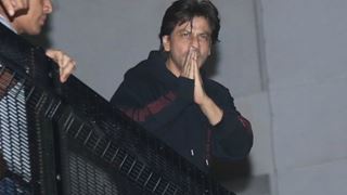 Shah Rukh Khan celebrates Birthday with Fans at Midnight; Bollywood Floods social media with Best Wishes!