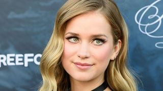 On The Success of 'You' & Auditioning for 'Supergirl' - Elizabeth Lail