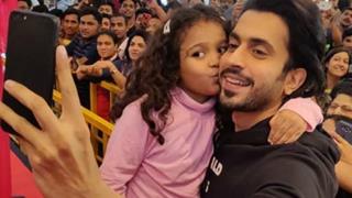 Sunny Singh's candid moment with a fan is the cutest thing ever!