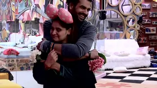 Bigg Boss 13: Housemates try to bring Aarti and Vishal Close; Vishal Questions Shefali's Captaincy! Thumbnail