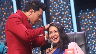 Indian Idol: Aditya Narayan Woos Neha Kakkar by Gifting Her a Gajra!