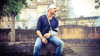 Akshay Kumar breaks a leg with his Broken Back!