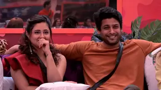 BB13: Things are Getting Hotter; Sidharth-Rashami & Vishal-Mahira to Blame? Thumbnail