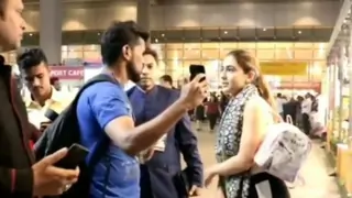 Sara Ali Khan miffed by fans’ inappropriate action; gives him a cold stare! Netizens call her ‘Sansakari girl’ Thumbnail