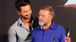 Panjak Kapoor Joins Hands with son Shahid Kapoor; the father-son duo to create magic in Jersey! Thumbnail