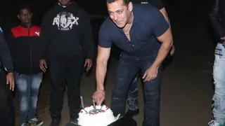 Salman Khan’s Change in Birthday Bash Plans Revealed! Thumbnail
