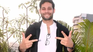 Siddhant Chaturvedi aka MC Sher is not just a ‘Gully Boy’ but a Crowd Favourite! Here’s proof Thumbnail