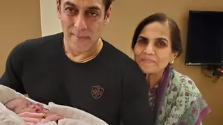 Salman Khan’s First Picture with niece Ayat is Breaking the Internet! Arpita feels Grateful for this Emotional Moment Thumbnail