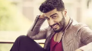 Arjun Kapoor Cheats on Malaika Arora; Enjoys a Blind Date! Thumbnail