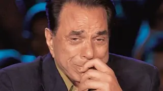 Dharmendra Recalls his Struggling Days: I Lived in a Garage, Worked in a Drilling Firm for Rs 200 Thumbnail