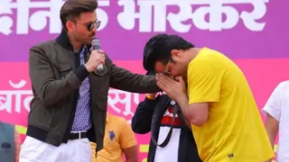 Hrithik Roshan Inspires Fan with a Broken Back to start his Dance Academy Thumbnail