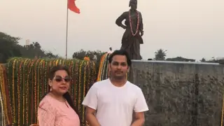 Paritosh Tripathi Enjoys a Fun Dayout With His Elder Sister! Thumbnail