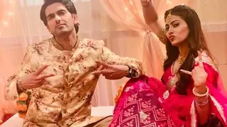Aparna Dixit Sneaks her way to wear a pair of Canvas Shoes under Traditional Attire while shooting for Wedding Sequence in Pyaar Ki Luka Chuppi! Thumbnail