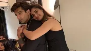 Arti Singh Opens Up About Quarantining Alone; Karan Singh Grover And Bipasha Basu Support Her Thumbnail