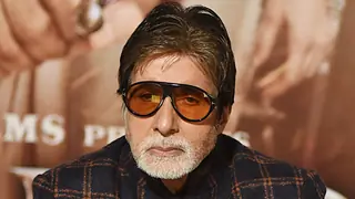 Amitabh trolled for sharing India's fake satellite photo from 9pm9minutes: Netizens want him to Uninstall WhatsApp! Thumbnail
