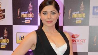 Kanika Kapoor receives a Hilarious Welcome on Twitter after Getting Discharged!