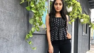 Mere Dad Ki Dulhan lead Anjali Tatrari starts online tutorials Thumbnail