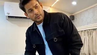  Sidharth Shukla Reacts on Collaborating for two music videos with Shehnaaz Gill Thumbnail