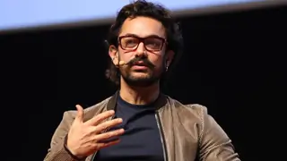 Aamir Contributes to the PM-Cares and Maharashtra CM's Relief Funds; Supports daily wage workers of Laal Singh Chaddha Thumbnail